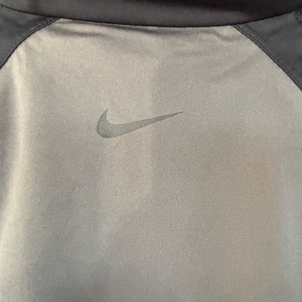 Nike Men's Black and Gray Storm Fit Golf Polo Shirt - Picture 4 of 5